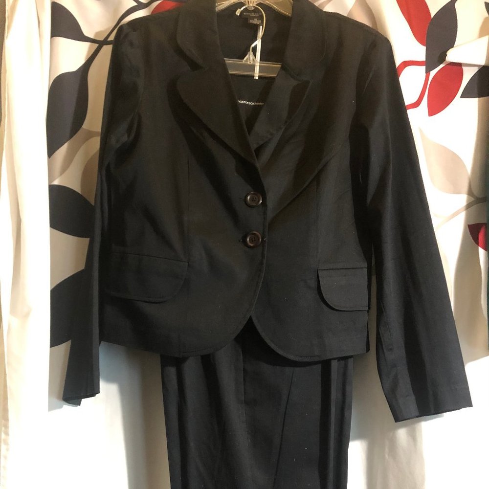 Women Black 2pc size 10 Capris Pants Suit